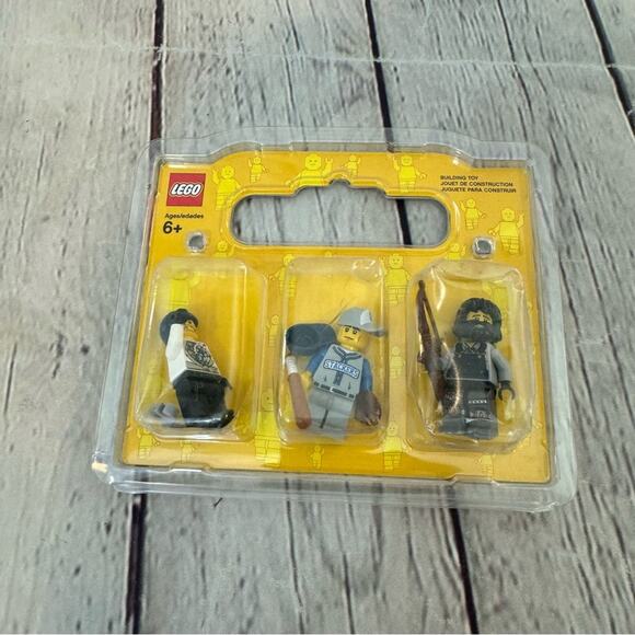 Lego Set of 3 Assorted Mini Figures - Picture 1 of 4